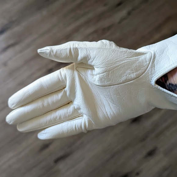 SOLD -- Vintage Nordstrom Italian Off White Soft Leather & Silk Gloves - 7 Med - Picture 9 of 11